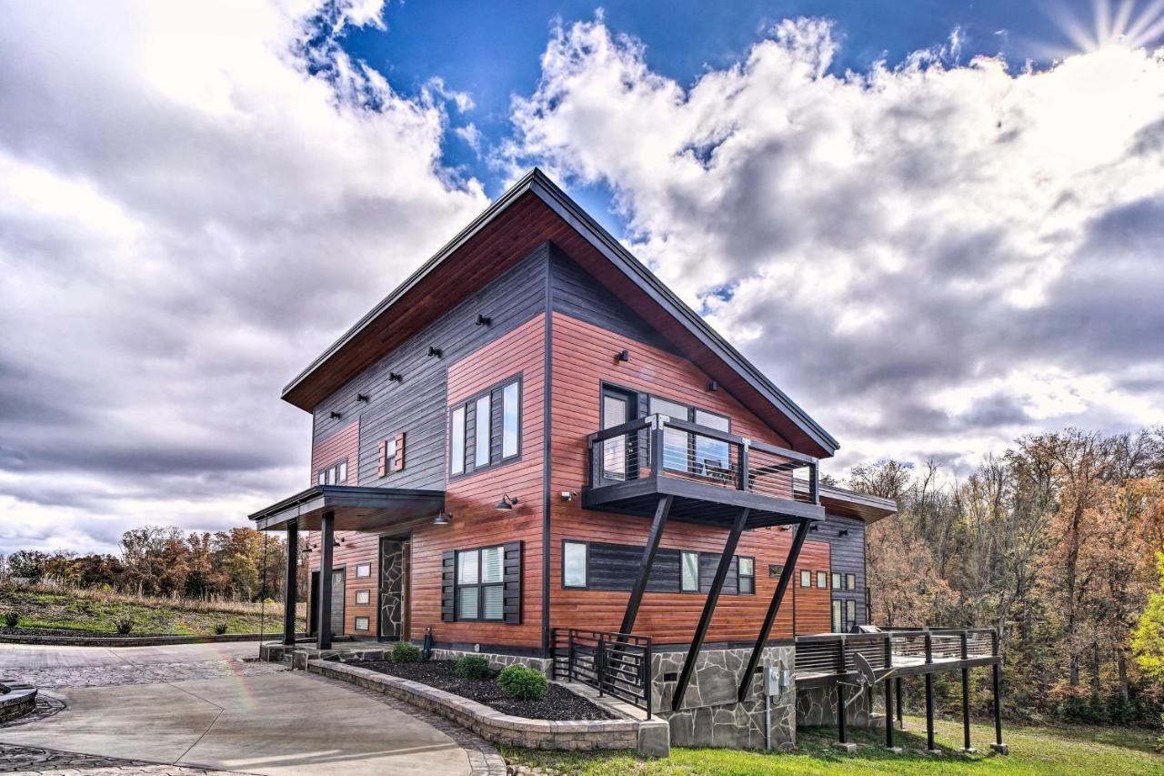 Spacious Sevierville Home With Hot Tub! Exterior photo