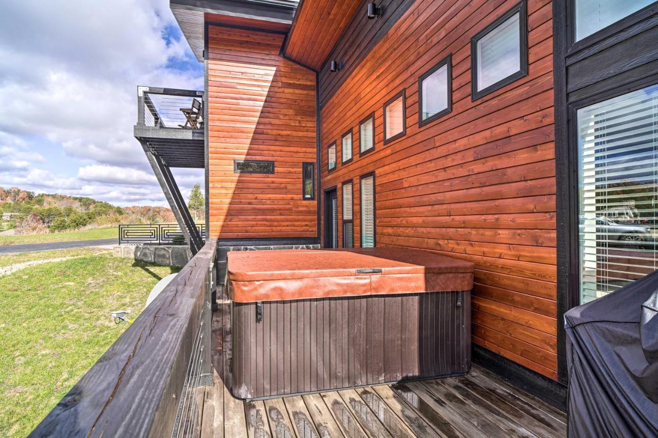 Spacious Sevierville Home With Hot Tub! Exterior photo